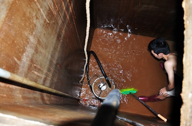 Thau rửa bể nước ngầm